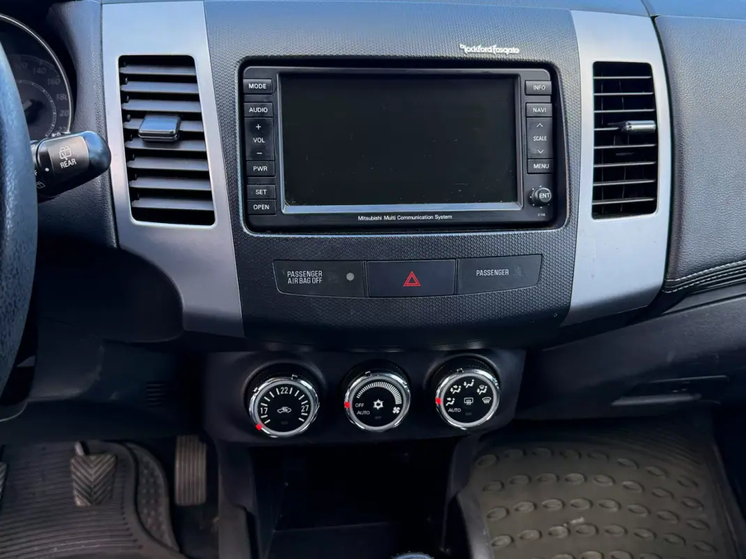 Mitsubishi Outlander 2012 - 12900 EUR, 176000 km - AUTO.MOTO.pt - 176000km - foto 9 de 18