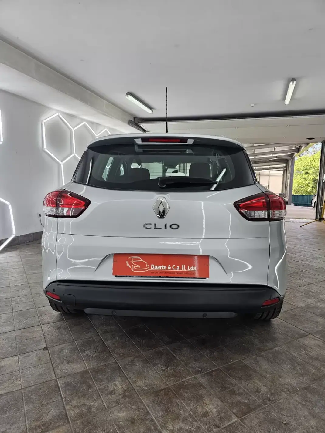 Renault Clio Sport Tourer 2019 - 8650 EUR, 259539 km - AUTO.MOTO.pt - 259539km - foto 10 de 24