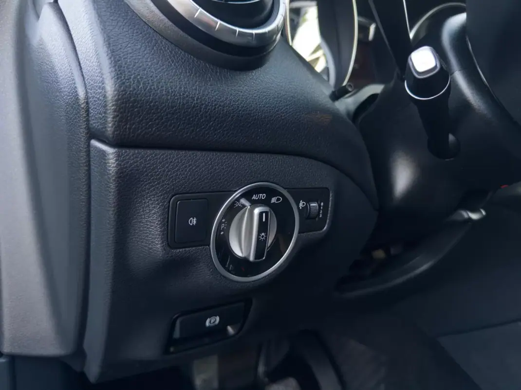 Mercedes-Benz CLA 180 2014 - 16990 EUR, 145000 km - AUTO.MOTO.pt - 145000km - foto 13 de 32