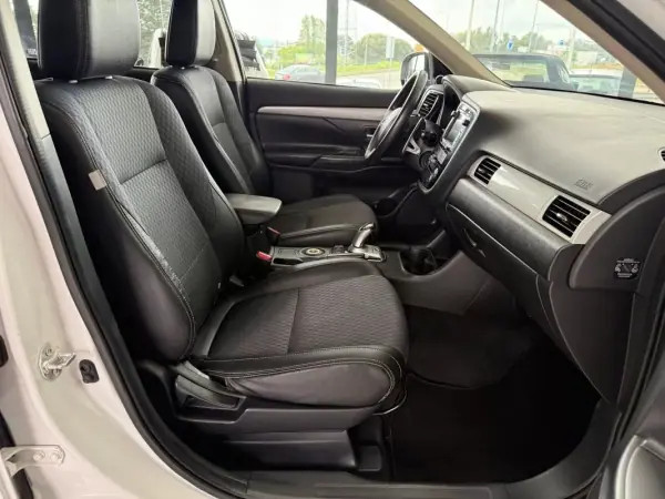 Mitsubishi Outlander 2015 - 15990 EUR, 157367 km - AUTO.MOTO.pt - 157367km - foto 7 de 28
