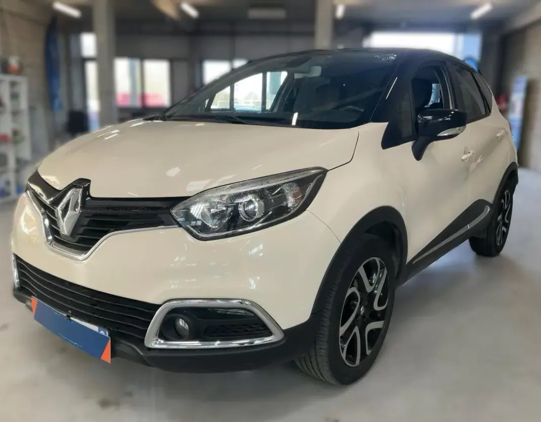 Renault Captur 2015 - 11995 EUR, 73170 km - AUTO.MOTO.pt - 73170km - foto 1 de 8