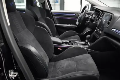 Renault Mégane 2018 - 15900 EUR, 173244 km - AUTO.MOTO.pt - 173244km - foto 6 de 9