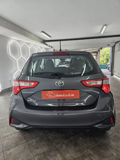 Toyota Yaris 2019 - 13650 EUR, 135421 km - AUTO.MOTO.pt - 135421km - foto 13 de 37
