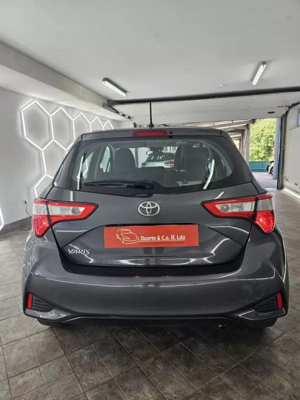 Toyota Yaris 2019 - 13650 EUR, 135421 km - AUTO.MOTO.pt - 135421km - foto 13 de 37