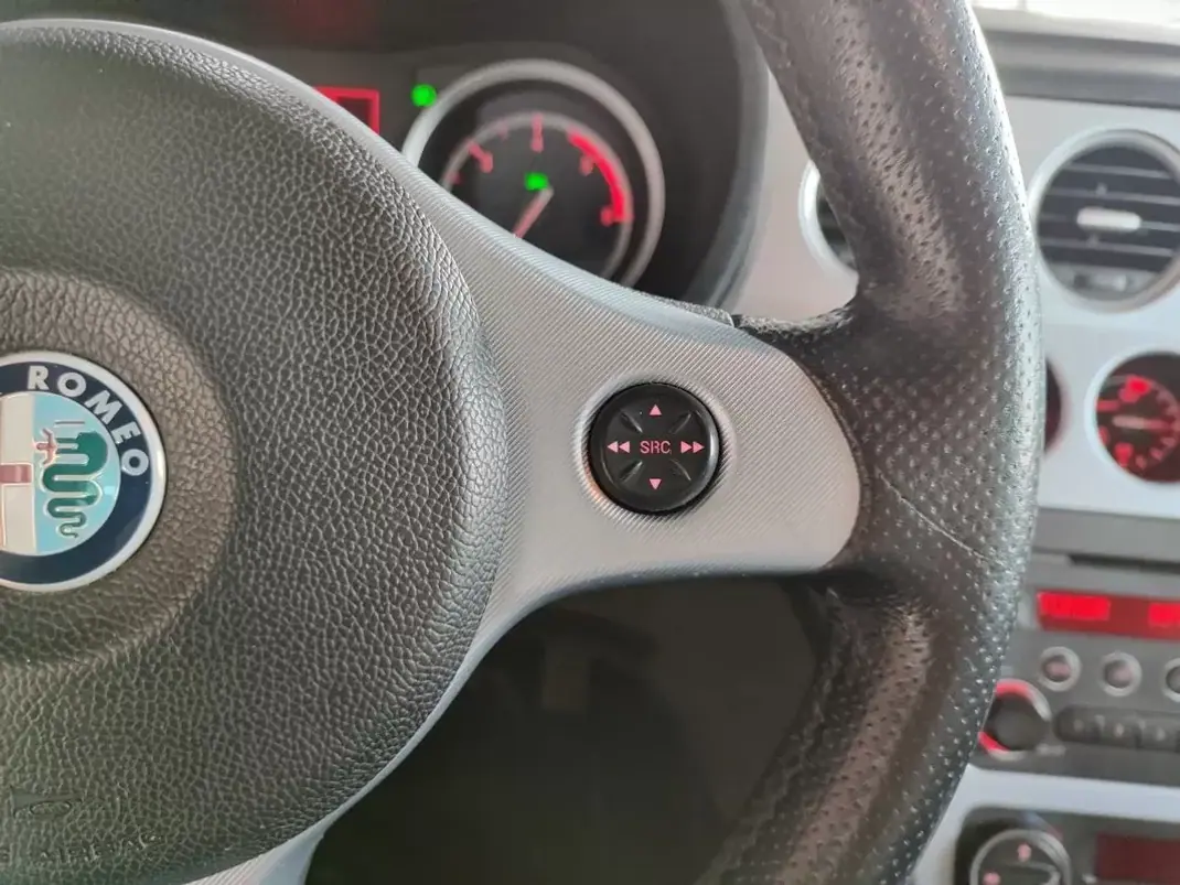 Alfa Romeo 159 Sportwagon 2008 - 7250 EUR, 221050 km - AUTO.MOTO.pt - 221050km - foto 26 de 37