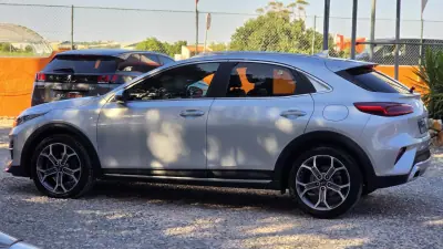 Kia XCeed 2022 - 17500 EUR, 75020 km - AUTO.MOTO.pt - 75020km - foto 9 de 25
