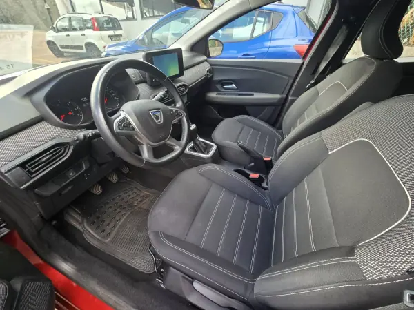 Dacia Sandero 2022 - 14950 EUR, 70100 km - AUTO.MOTO.pt - 70100km - foto 3 de 6