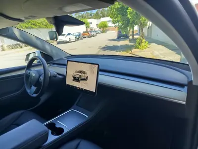 Tesla Model Y 2022 - 35750 EUR, 78615 km - AUTO.MOTO.pt - 78615km - foto 14 de 21