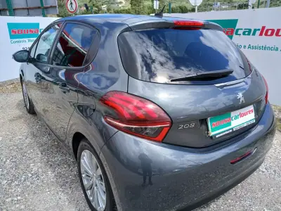 Peugeot 208 2017 - 7950 EUR, 104781 km - AUTO.MOTO.pt - 104781km - foto 11 de 26
