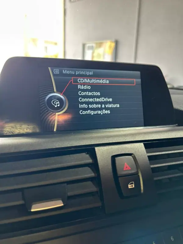BMW 116 2014 - 11500 EUR, 237000 km - AUTO.MOTO.pt - 237000km - foto 20 de 24