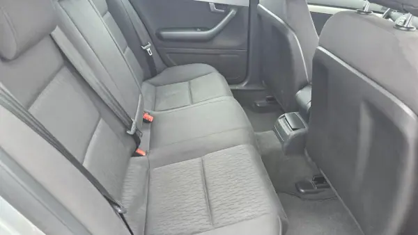 Audi A4 2007 - 5590 EUR, 300000 km - AUTO.MOTO.pt - 300000km - foto 17 de 19