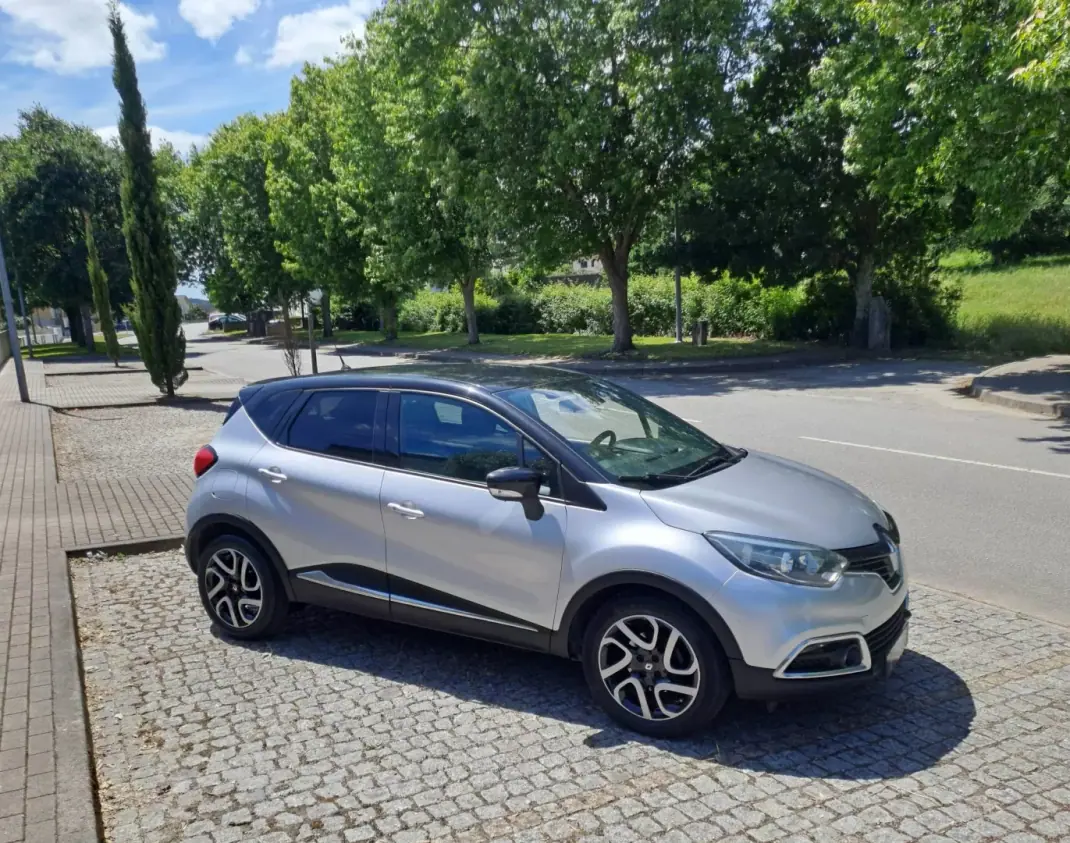 Renault Captur 2015 - 12500 EUR, 154000 km - AUTO.MOTO.pt - 154000km - foto 8 de 14