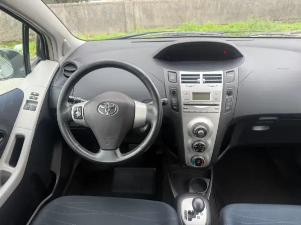 Toyota Yaris 2006 - 6900 EUR, 168000 km - AUTO.MOTO.pt - 168000km - foto 17 de 25