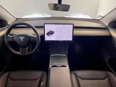 Tesla Model Y 2024 - 38500 EUR, 68000 km - AUTO.MOTO.pt - 68000km - foto 4 de 43