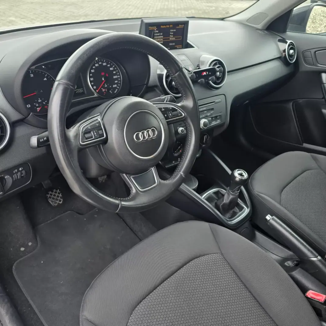 Audi A1 Sportback 2014 - 13750 EUR, 148778 km - AUTO.MOTO.pt - 148778km - foto 10 de 18