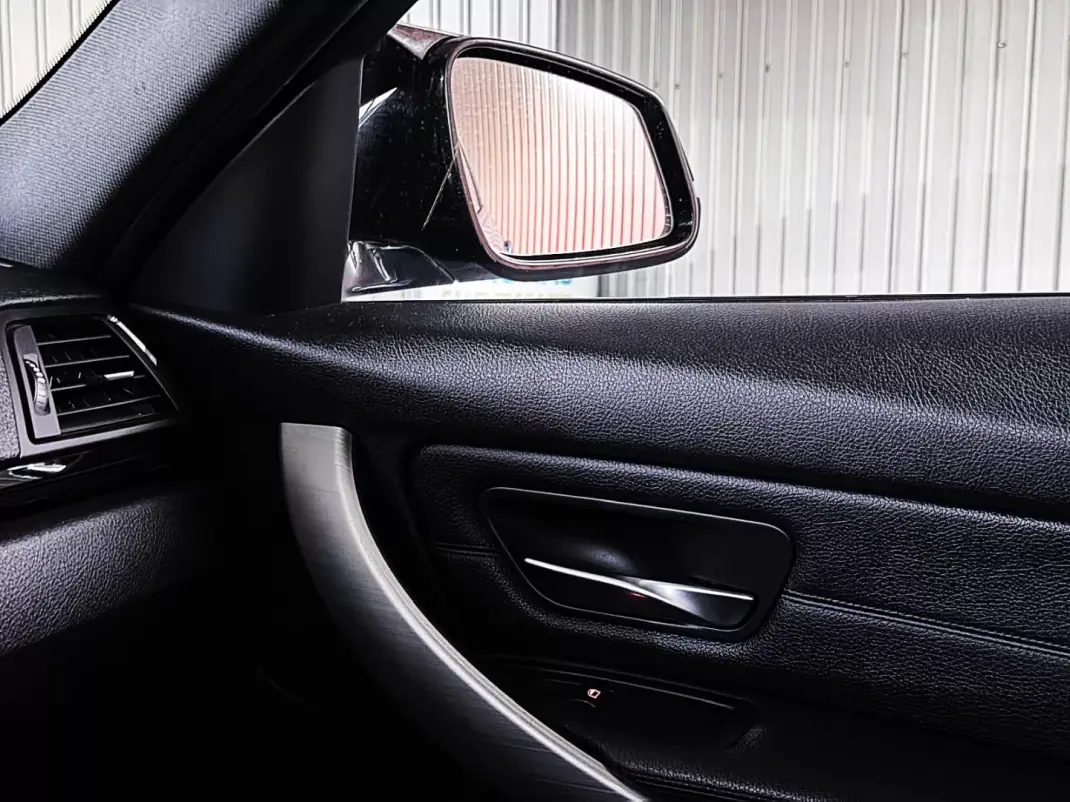 BMW 318 2013 - 16990 EUR, 249800 km - AUTO.MOTO.pt - 249800km - foto 29 de 38