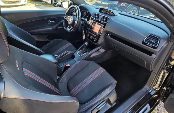 Volkswagen Scirocco 2015 - 25000 EUR, 125000 km - AUTO.MOTO.pt - 125000km - foto 14 de 28