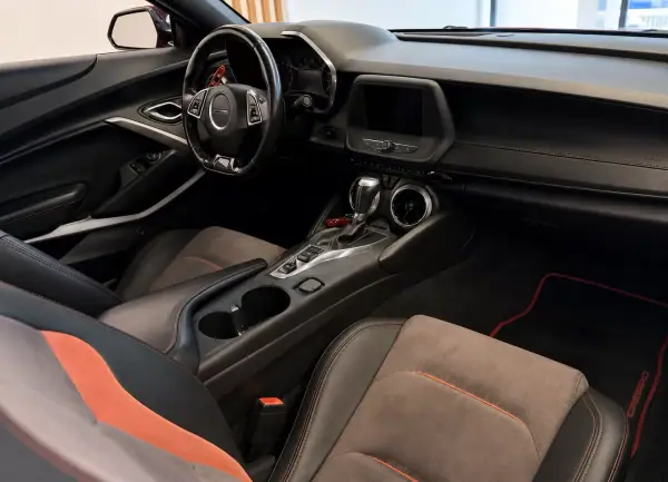 Chevrolet Camaro 2017 - 49900 EUR, 50000 km - AUTO.MOTO.pt - 50000km - foto 9 de 17