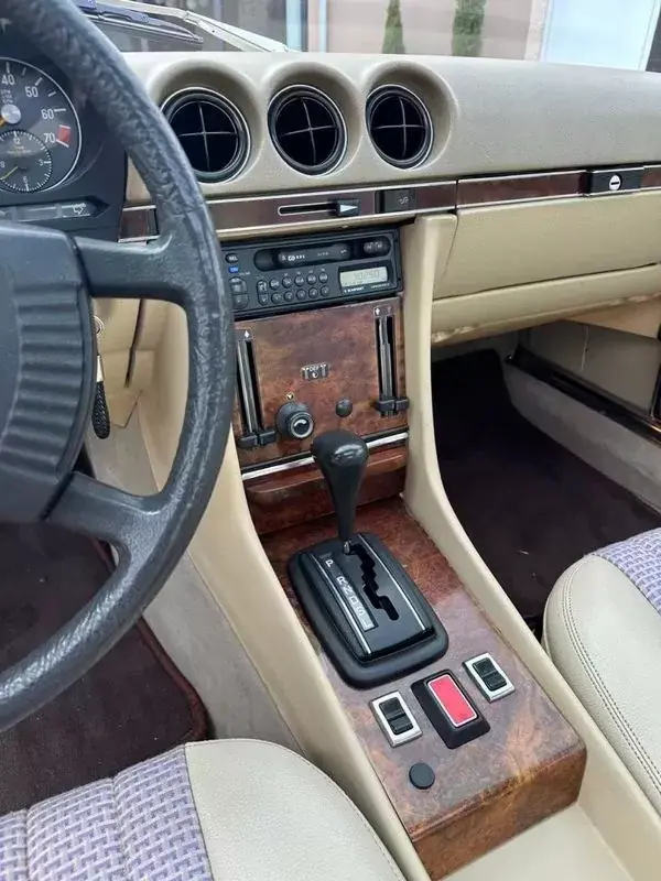 Mercedes-Benz R107 (1971-1989) 1977 - 29900 EUR, 84000 km - AUTO.MOTO.pt - 84000km - foto 11 de 12
