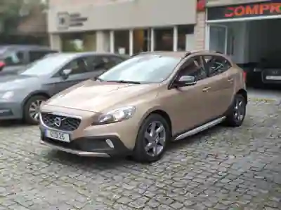 Volvo V40 Cross Country 2014 - 9900 EUR, 235000 km - AUTO.MOTO.pt - 235000km - foto 5 de 15