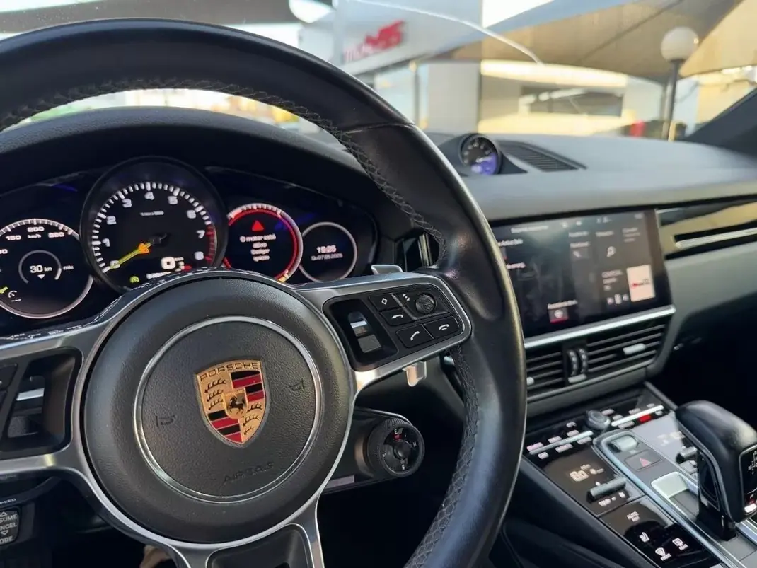 Porsche Cayenne Coupé 2019 - 64900 EUR, 158650 km - AUTO.MOTO.pt - 158650km - foto 9 de 16