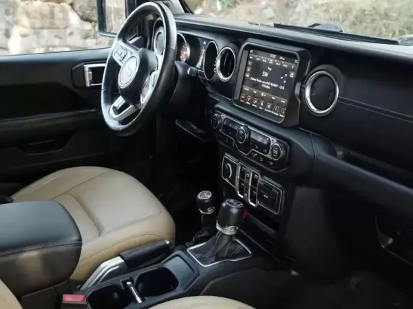 Jeep Wrangler Unlimited 2019 - 62900 EUR, 123841 km - AUTO.MOTO.pt - 123841km - foto 13 de 15