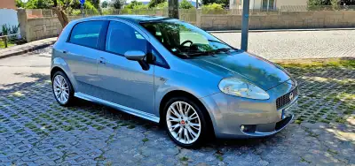 Fiat Punto 2008 - 4500 EUR, 198000 km - AUTO.MOTO.pt - 198000km - foto 2 de 10