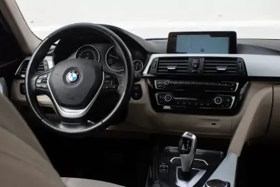 BMW 320 2016 - 18900 EUR, 173000 km - AUTO.MOTO.pt - 173000km - foto 15 de 19