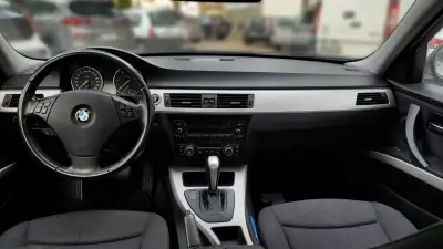 BMW 318 2012 - 10999 EUR, 210000 km - AUTO.MOTO.pt - 210000km - foto 6 de 9