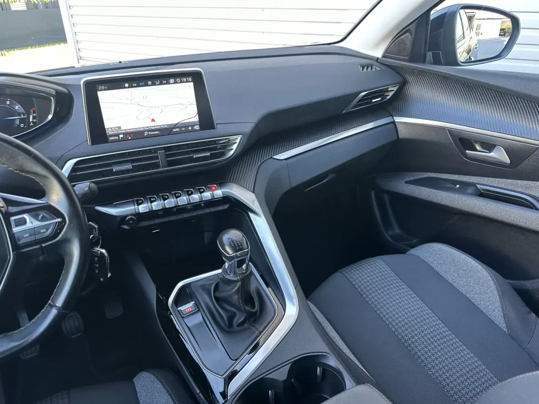 Peugeot 3008 2019 - 14900 EUR, 190000 km - 190000km - foto 32 de 64