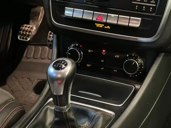 Mercedes-Benz CLA 200 2018 - 20990 EUR, 165000 km - AUTO.MOTO.pt - 165000km - foto 23 de 33