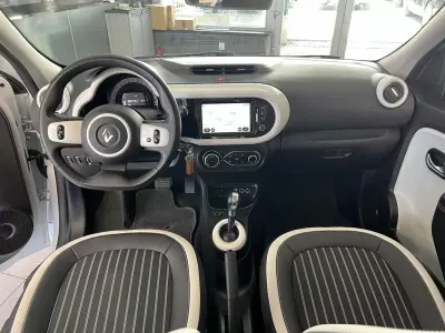 Renault Twingo 2021 - 10800 EUR, 86540 km - AUTO.MOTO.pt - 86540km - foto 10 de 22
