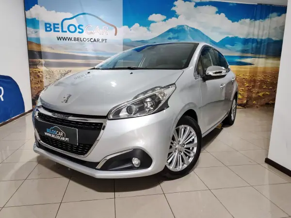 Peugeot 208 2018 - 9750 EUR, 81000 km - AUTO.MOTO.pt - 81000km - foto 2 de 26