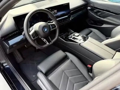 BMW 530e 2024 - 52900 EUR, 500 km - AUTO.MOTO.pt - 500km - foto 15 de 15