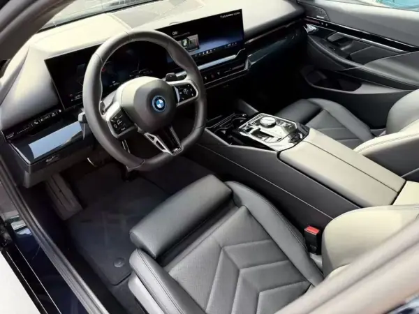 BMW 530e 2024 - 52900 EUR, 500 km - AUTO.MOTO.pt - 500km - foto 15 de 15