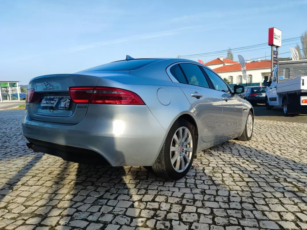 Jaguar XE 2016 - 15900 EUR, 120000 km - AUTO.MOTO.pt - 120000km - foto 7 de 22