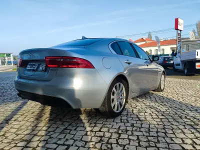 Jaguar XE 2016 - 15900 EUR, 120000 km - AUTO.MOTO.pt - 120000km - foto 7 de 22