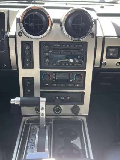 Hummer H2 2010 - 60000 EUR, 143000 km - AUTO.MOTO.pt - 143000km - foto 10 de 17