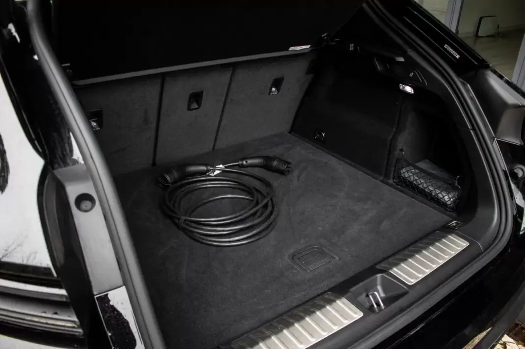 Porsche Macan 2025 - 83990 EUR, 15400 km - AUTO.MOTO.pt - 15400km - foto 35 de 49