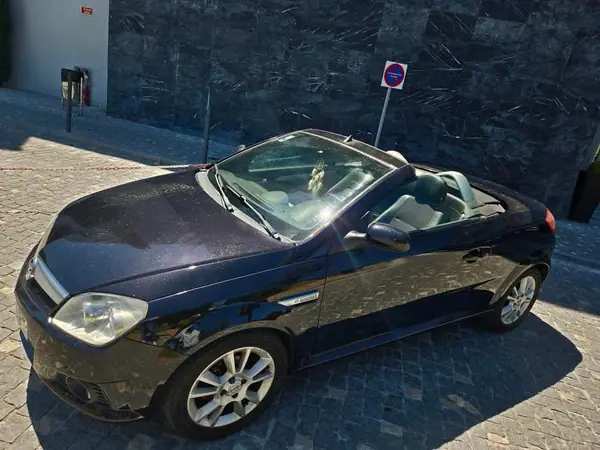 Opel Tigra TwinTop 2005 - 5500 EUR, 329000 km - AUTO.MOTO.pt - 329000km - foto 5 de 7