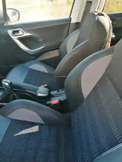 Peugeot 2008 2015 — foto 4 de 10