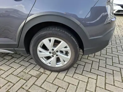 Volkswagen Taigo 2025 - 23500 EUR, 18600 km - AUTO.MOTO.pt - 18600km - foto 11 de 30