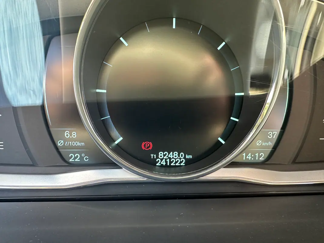 Volvo V60 2013 - 6890 EUR, 240000 km - AUTO.MOTO.pt - 240000km - foto 10 de 19