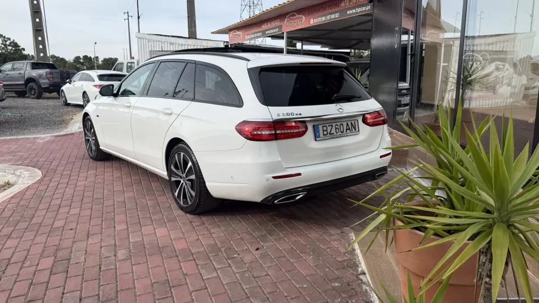 Mercedes-Benz E 300 2019 - 26990 EUR, 147000 km - AUTO.MOTO.pt - 147000km - foto 21 de 41