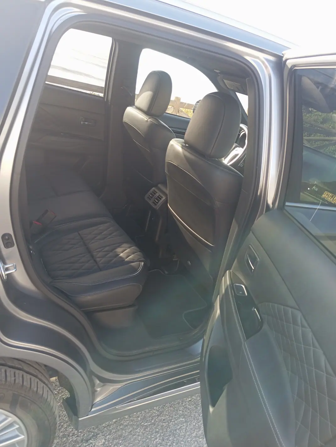 Mitsubishi Outlander 2019 - 23500 EUR, 95000 km - AUTO.MOTO.pt - 95000km - foto 7 de 15