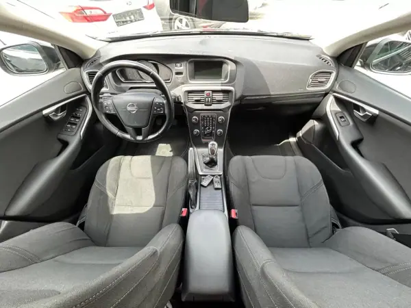 Volvo V40 Cross Country 2014 - 11750 EUR, 189500 km - AUTO.MOTO.pt - 189500km - foto 14 de 20