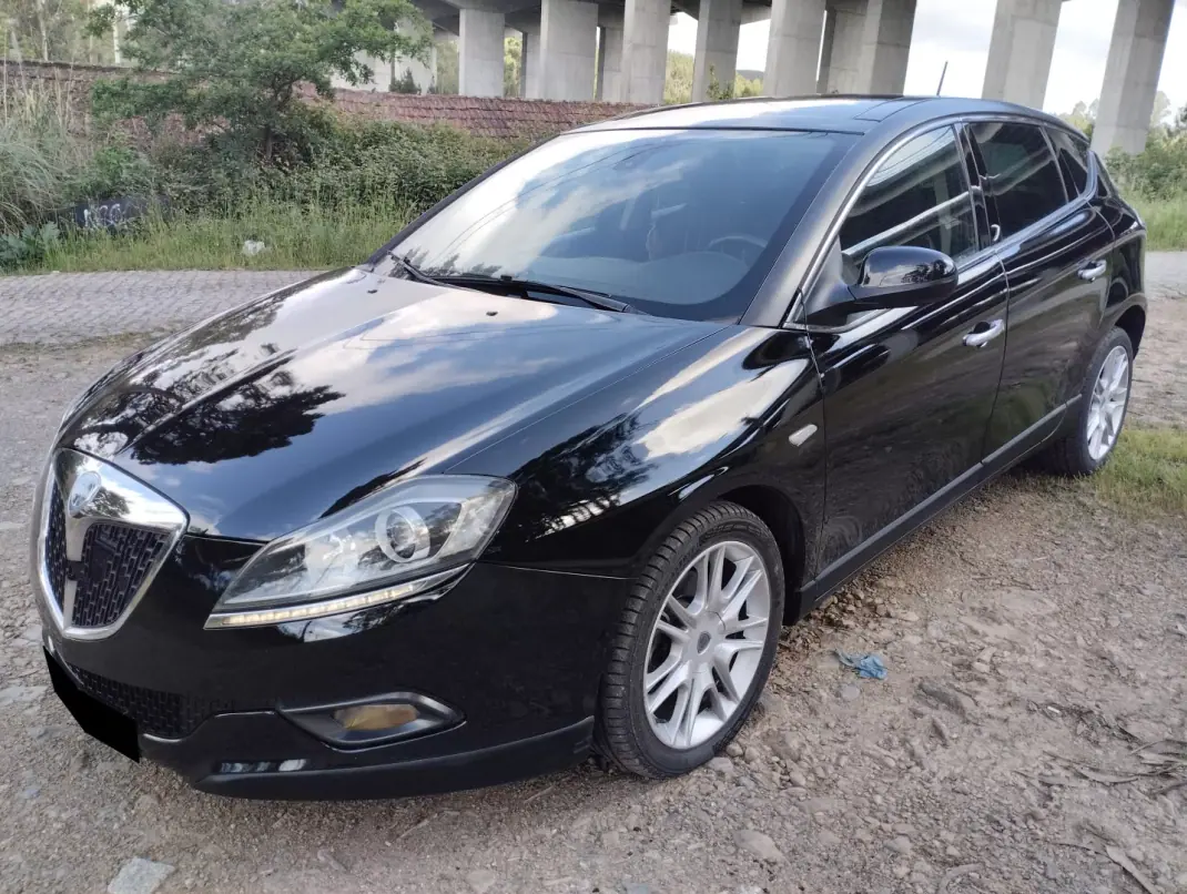Lancia Delta 2008 - 3750 EUR, 220000 km - AUTO.MOTO.pt - 220000km - foto 1 de 28