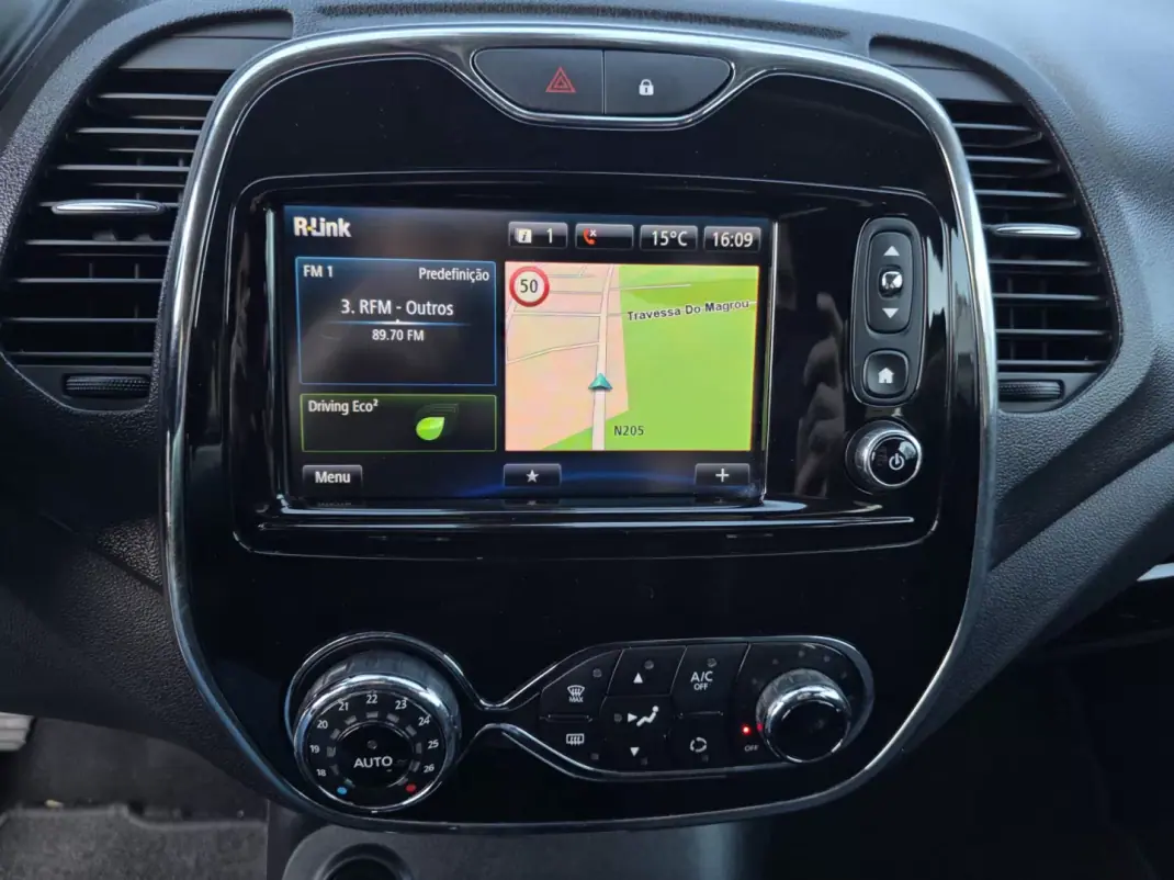 Renault Captur 2016 - 11990 EUR, 118000 km - AUTO.MOTO.pt - 118000km - foto 23 de 32