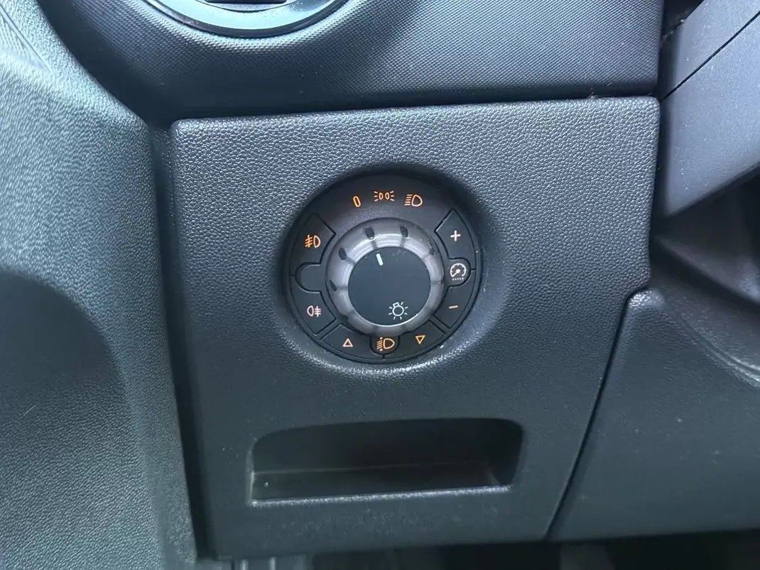 Opel 2007 - 4250 EUR, 139900 km - AUTO.MOTO.pt - 139900km - foto 11 de 17