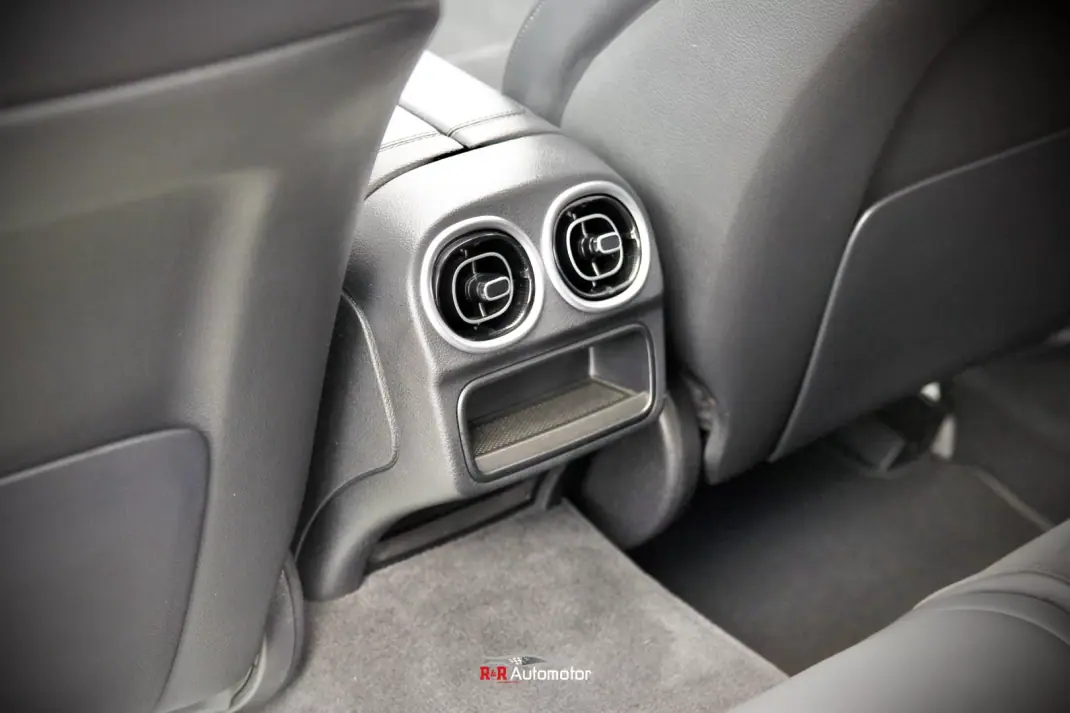 Mercedes-Benz C 300 2022 - 43500 EUR, 65000 km - AUTO.MOTO.pt - 65000km - foto 20 de 47